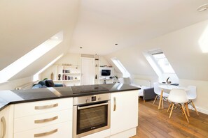 Apartment, 1 Schlafzimmer | Eigene Küche | Kühlschrank, Mikrowelle, Ofen, Herdplatte