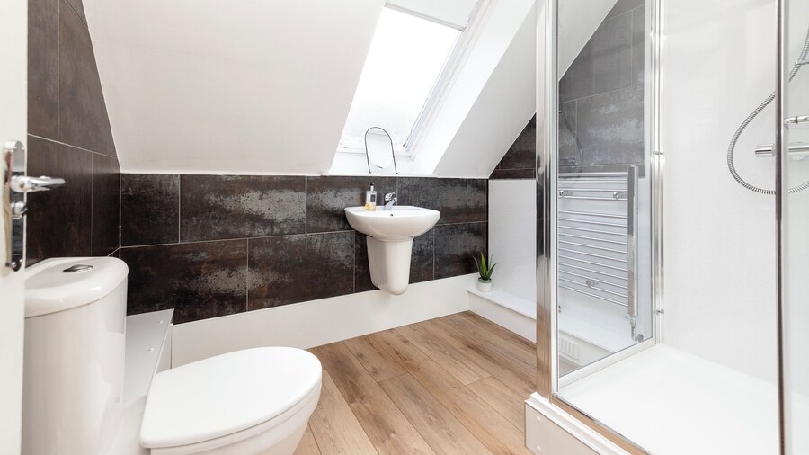 JOIVY Inviting Flat Near Edinburgh Castle W/ Parking