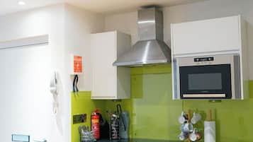 Apartment, 2 Schlafzimmer | Eigene Küche | Kühlschrank, Ofen, Herdplatte, Geschirrspüler