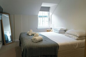 2 bedrooms, laptop workspace, iron/ironing board, free WiFi