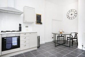 Apartment, 1 Bedroom | Private kitchen | Fridge, microwave, oven, espresso maker - JOIVY Modern 1-Br Apt W/ Communal Terrace In Trendy Stockbridge (Edinburgh)