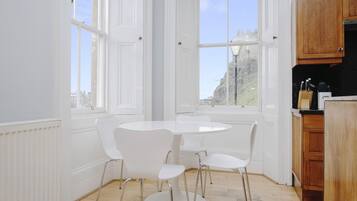 Apartment, 2 Bedrooms, City View | Dining room