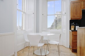 Apartment, 2 Schlafzimmer, Stadtblick | Esszimmer
