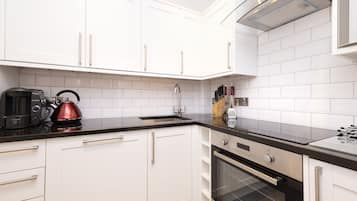 Apartment, 2 Bedrooms | Private kitchen | Fridge, microwave, oven, stovetop