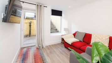 Departamento, 3 habitaciones | Área de sala de estar | Televisión