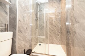 Appartement, 3 chambres | Salle de bain