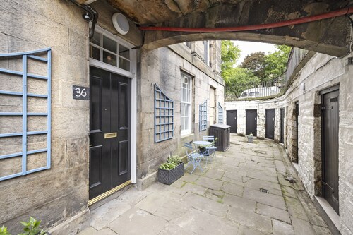 JOIVY Chic Flat Near Stockbridge Market W/ Patio