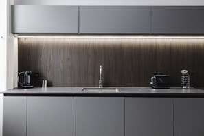 Apartment, 2 Bedrooms | Private kitchen | Fridge, microwave, oven, stovetop - JOIVY Luxurious 2 Br Apt On Notable George Street (Edinburgh)