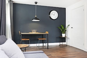 Apartamento, 1 quarto, sacada | Área de estar | TV