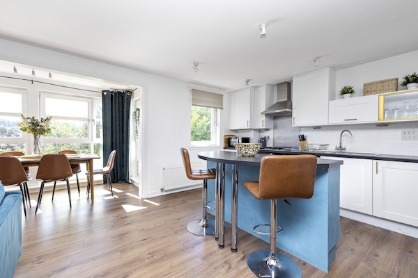 Apartment, 2 Bedrooms | Private kitchen | Fridge, microwave, oven, stovetop