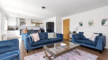 Apartment, 2 Bedrooms | Living area