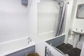 Apartment, 1 Bedroom | Bathroom