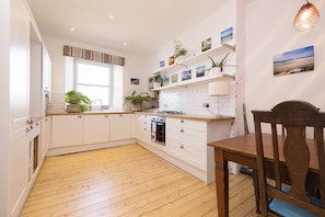 Apartment, 1 Bedroom | Private kitchen | Fridge, microwave, oven, stovetop