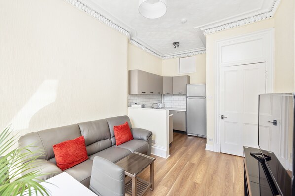 Apartment, 2 Bedrooms | Private kitchen | Fridge, microwave, stovetop, dishwasher