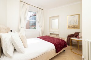 2 bedrooms, laptop workspace, iron/ironing board, free WiFi