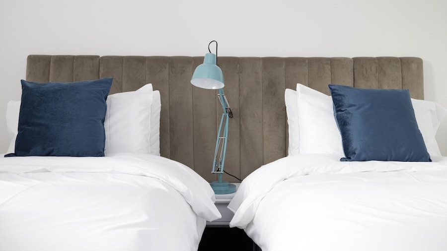 JOIVY Bright 3-Bed Flat Overlooking The Clyde