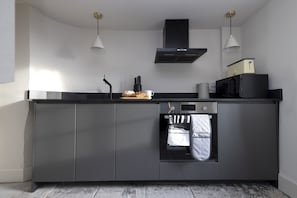 Apartment, 1 Bedroom | Private kitchen
