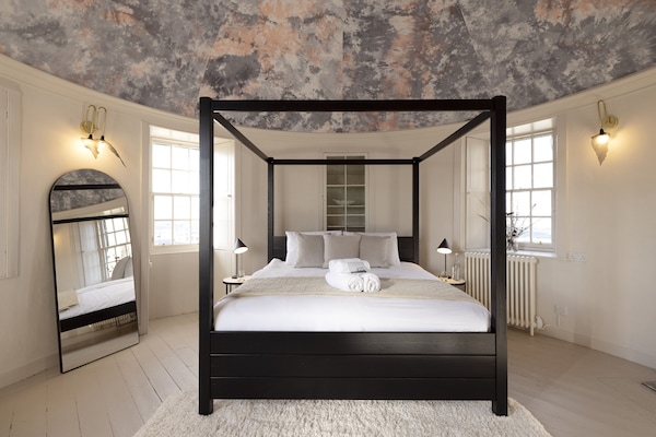 Apartment, 3 Bedrooms | 3 bedrooms, desk, iron/ironing board, free WiFi