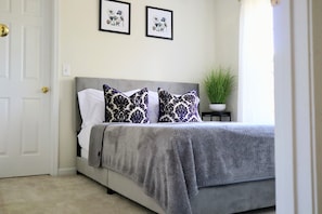 5 bedrooms, desk, iron/ironing board, free WiFi - Spacious, Relaxed 5 Bedroom Getaway (LILBURN)