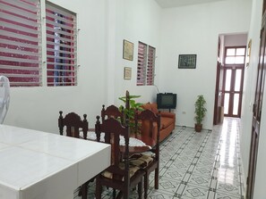 Kontinental frokost hver dag (USD 5 per person)