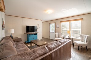 TV - Mobile Home E-1 at Safe Harbor Brady Mountain on Lake Ouachita! (Royal)