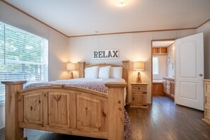 3 bedrooms, bed sheets - Mobile Home E-1 at Safe Harbor Brady Mountain on Lake Ouachita! (Royal)