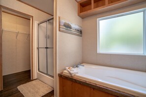 Combined shower/tub, towels, soap, toilet paper