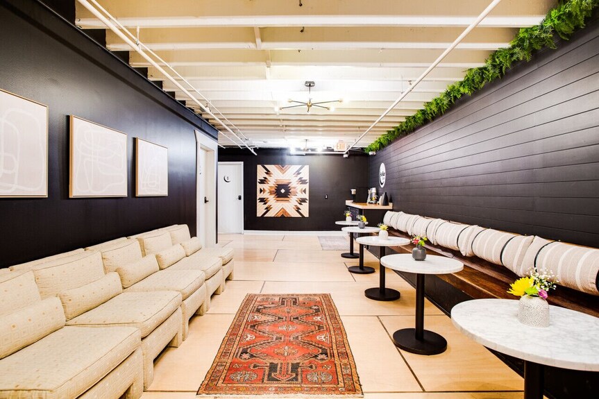 Market #4 · Stellar Suites | Emerald Room | Boutique Hotel - United States