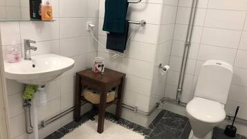 Apartment, 1 Queen Bed | Bathroom | Shower, hair dryer, towels