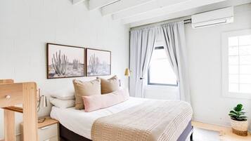 2 bedrooms, desk, iron/ironing board, travel crib