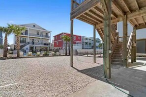Exterior - Carolina Skies Holden Beach.  3 min walk to beach! Premier Host -Guest Favorite! (Holden Beach)