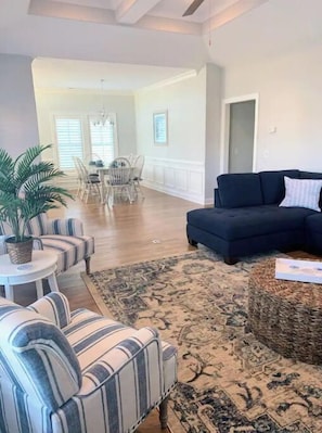 Smart TV - Carolina Skies Holden Beach ~3 min walk to beach. Guest Favorite! (Holden Beach)