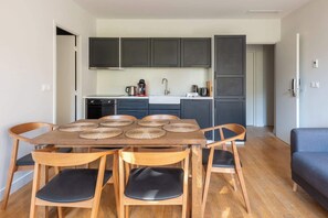 Dining - Bright and stylish Paris apartment (Paris)