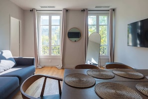 Living area - Bright and stylish Paris apartment (Paris)