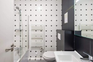 Shower - Bright and stylish Paris apartment (Paris)