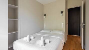 1 bedroom, internet, bed sheets