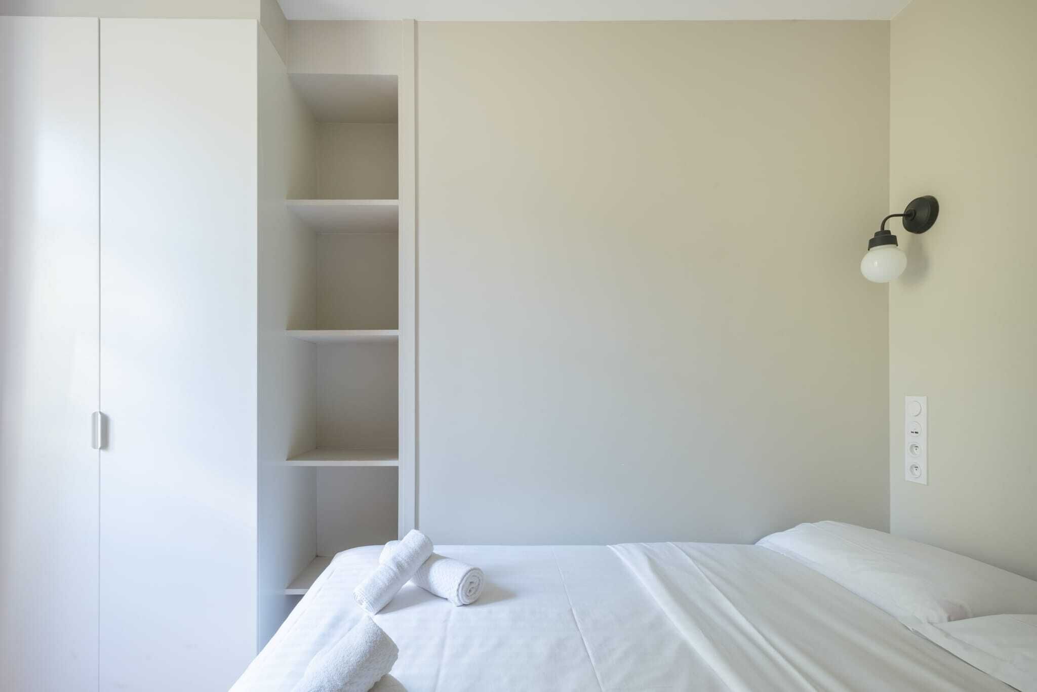 1 bedroom, internet, bed sheets