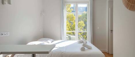 1 bedroom, internet, bed sheets