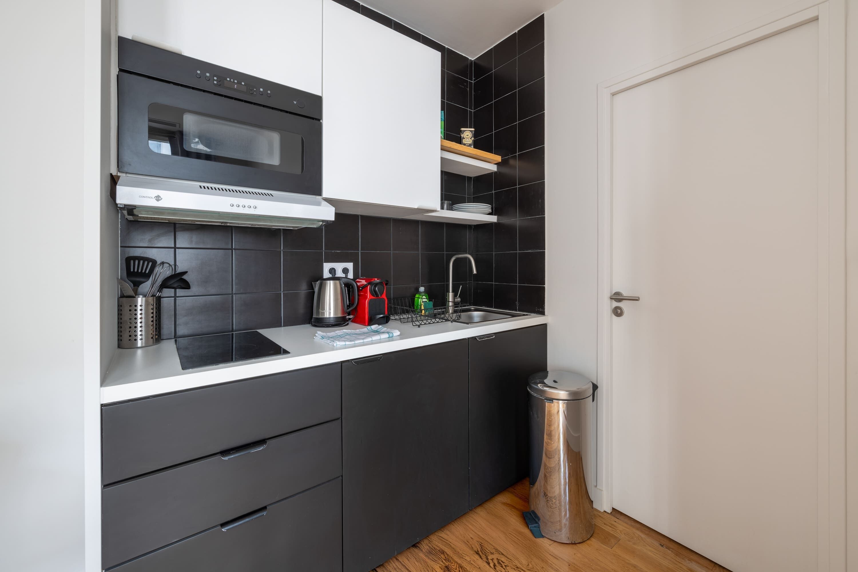 Coffee/tea maker, microwave, oven, stovetop