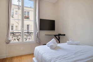 2 habitaciones, tabla de planchar con plancha, internet y ropa de cama