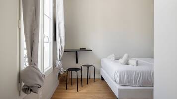 2 bedrooms, iron/ironing board, internet, bed sheets
