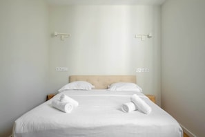 2 bedrooms, iron/ironing board, Internet, bed sheets