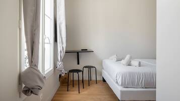 2 chambres, fer et planche à repasser, accès Internet, draps fournis
