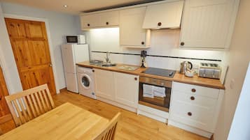 Rumah Deluks, kamar mandi pribadi (Whole house) | Dapur bersama