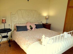 5 bedrooms, iron/ironing board, travel cot, free WiFi