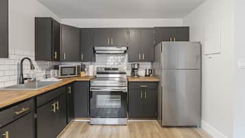 Geladeira, micro-ondas, fogão, cooktop