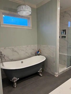 Combined shower/tub, hair dryer, towels, toilet paper