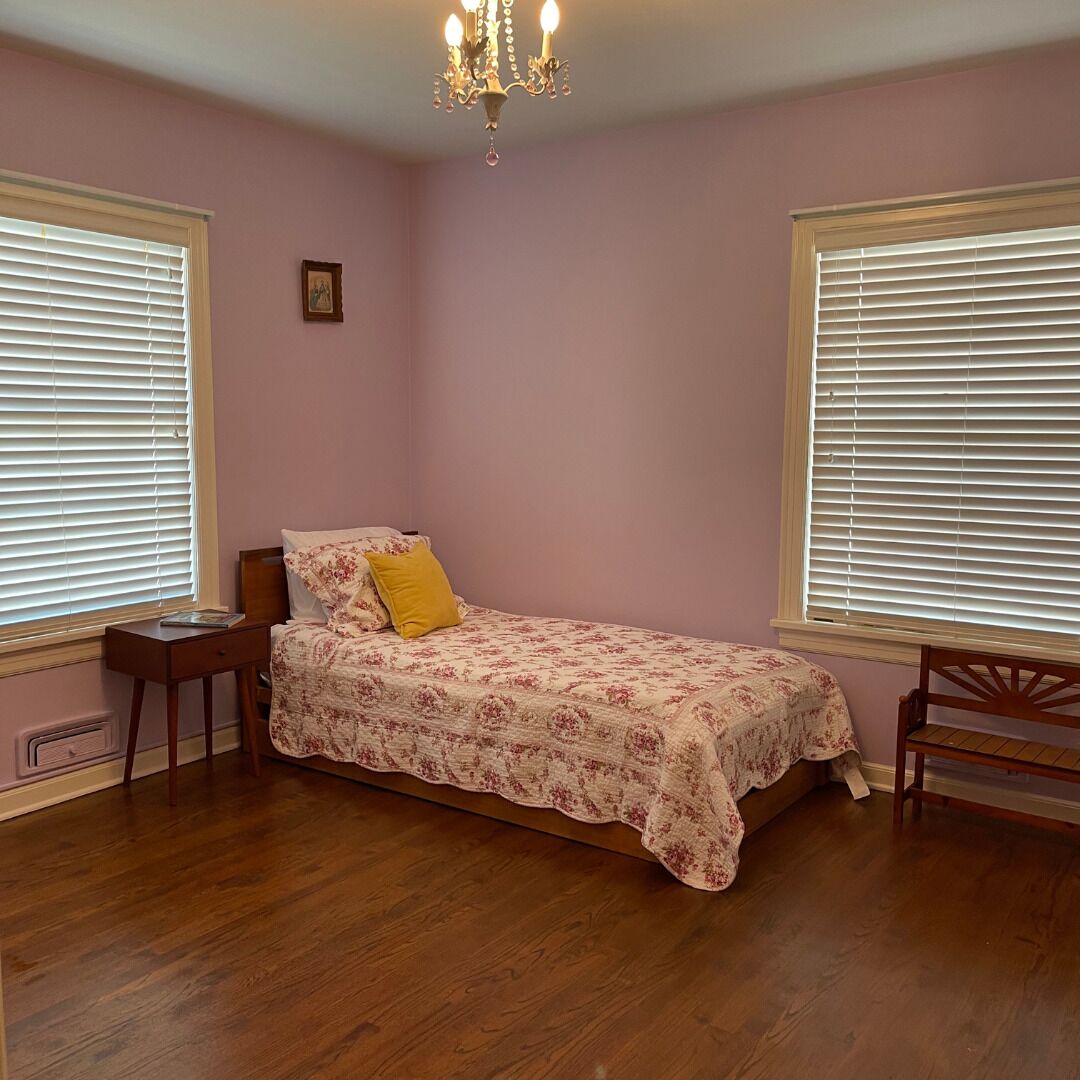 3 slaapkamers, een strijkplank/strijkijzer, reisbedje, gratis wifi