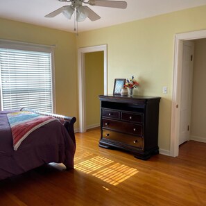 3 bedrooms, iron/ironing board, travel crib, free WiFi