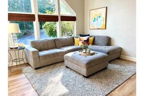 Living area - Charming Home close to downtown Kirkland (Kirkland)